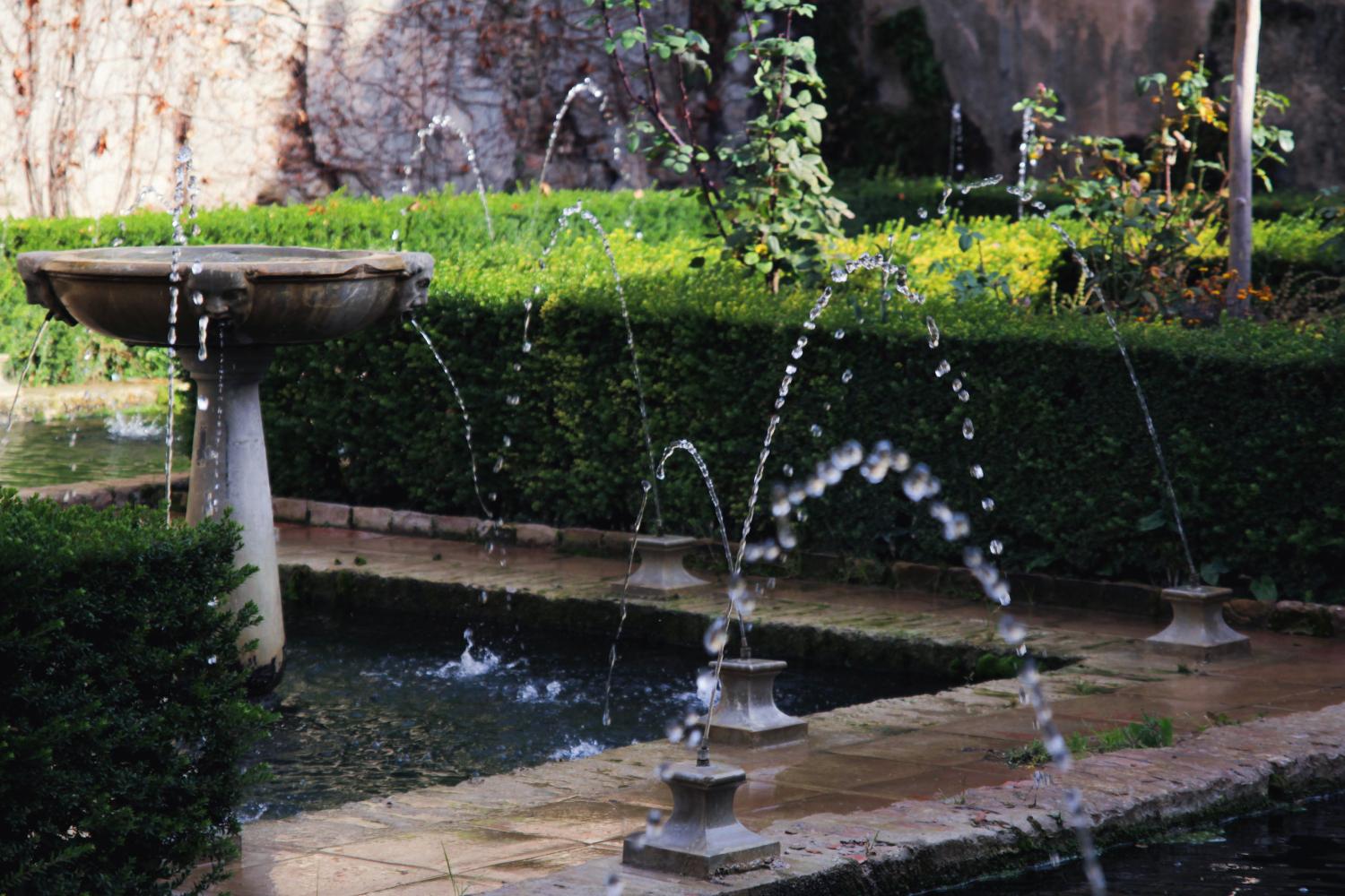 Créez une oasis confortable avec un étang et une fontaine